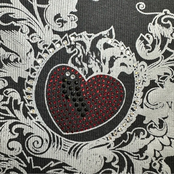Grunge Rhinestone Heart Graphic Tank Top. Color:  Black. Size: Medium - Picture 3 of 6